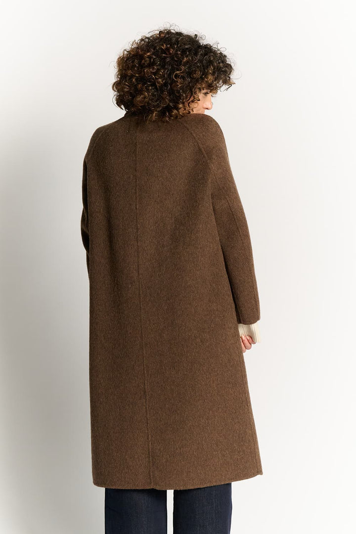 Josefine™ | Chokoladefarvet alpaca-frakke med dobbeltradet knaplukning