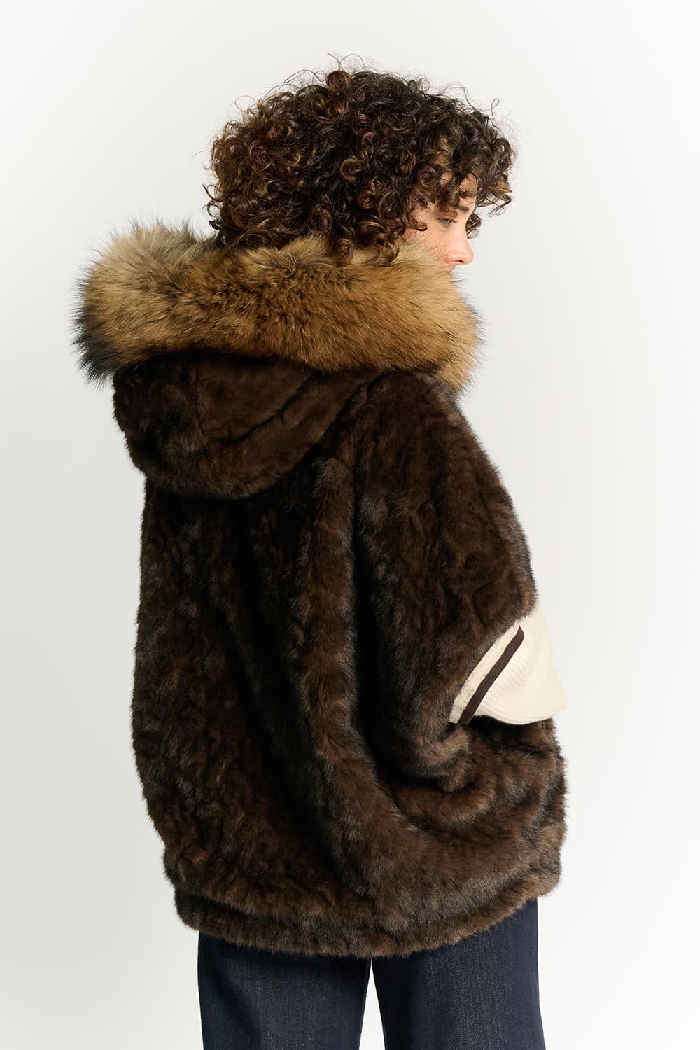 Line™ | Marta Chokoladeponcho