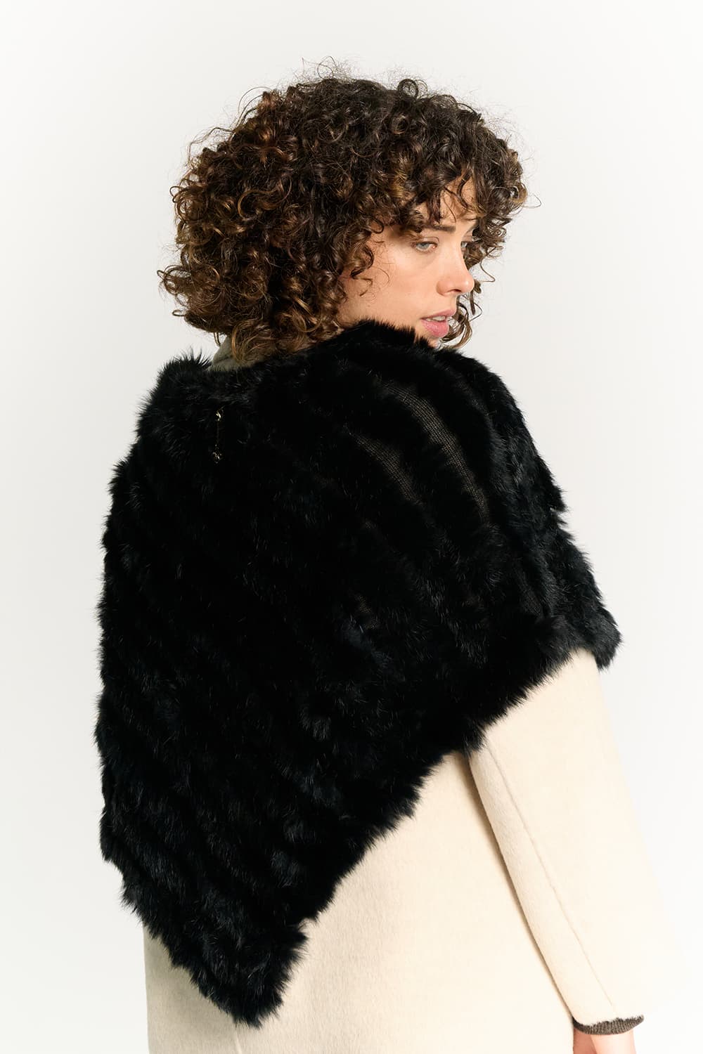 Johanne™ | Sort cape i kaninpels
